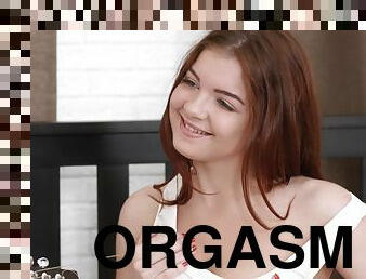 Teenagers Analyzed - Renata Fox - Music is a prelude ass fucking