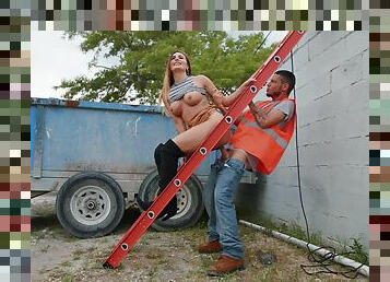 Gorgeous Ella Reese Seduces Construction Worker In Public