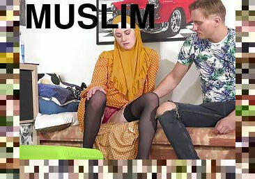 Muslim slut spread her legs for ID