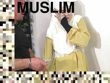 Muslim wife for the first time at the photographer