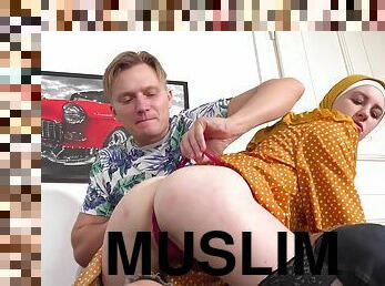 Muslim MILF Spread Her Legs For Id