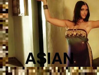 Sensual Asian Dancer Wants Your Attention Please