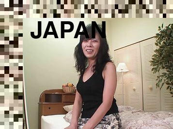 Trimmed pussy Japanese MILF Kazuko Shirai spreads her legs to be pleased