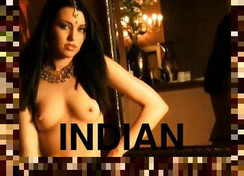 Indian MILF She Likes Getting Naked