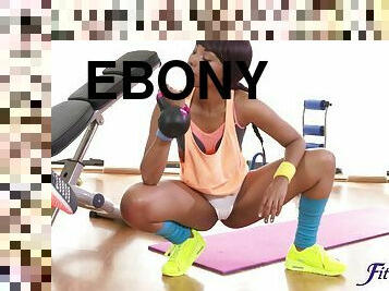 Ebony models drop their clothes to have naughty fun at the gym