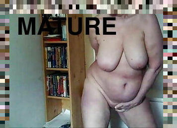 Mature with huge saggy tits pissing