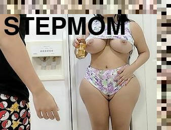 Fuck huge ass stepmom in the kitchen