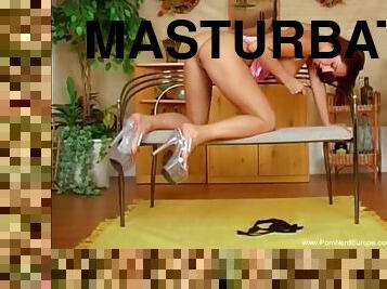 masturbare-masturbation, bunaciuni, roscata, dildo, solo, tocuri-inalte