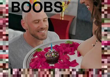 Ella Knox gives Johnny Sins her big boobs as birthday cake