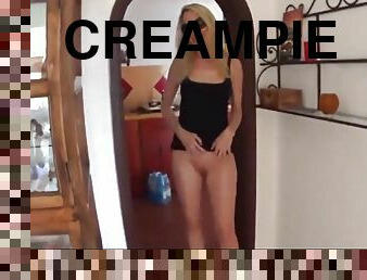 Hot blonde Mom nimmt Sahnetorte hot creampie auf Tabelle