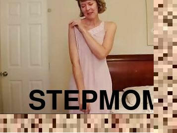 Stepmom striptease