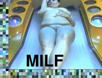 Chubby MILF in solarium