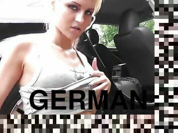 Hot Deutsch blonde masturbiert und gefickt im Freien Gesichts