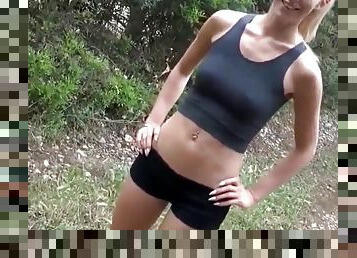 Skinny Teenager von schnellen Sex im Freien