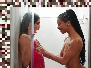 Emily Willis loves when her ebony friend Kira Noir joins her in shower