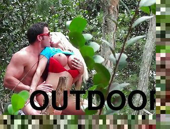 Blonde minx Ashlee Chambers getting fucked in the woods