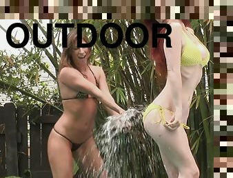 Outdoor sex is all that lesbian Veronica Ricci needs for the perfect summer
