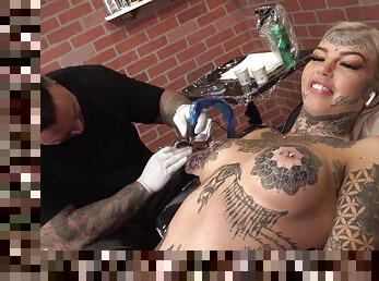 Amber Luke masturbates while getting tattooed