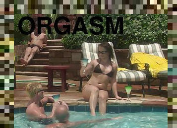 horny Katja Kassin wants to reach orgasm with her friends by the pool