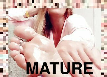 Perfect Feet - Mommy show her wonderful soles - Mature