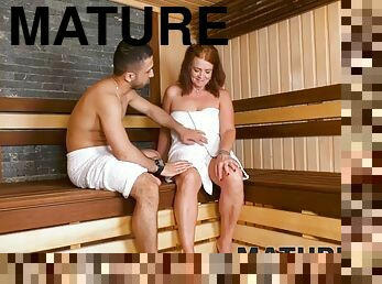 MATURE4K. Client joins mature pussy with penis in the heat of the sauna