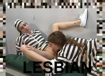 Prison lesbians Samantha Hayes and Tay Lore finger each other