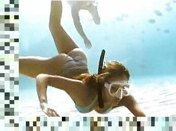 Super Hot Jessica Alba Scuba Diving in Bikini