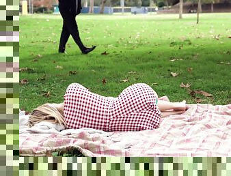 Teen babe Anastasia Knight loves to swallow strangers cum in the park
