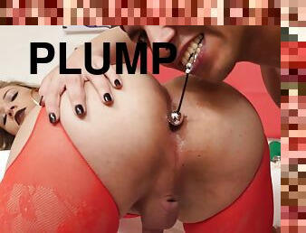 Plump latina shemale allows guy to mock up onto her big ass!