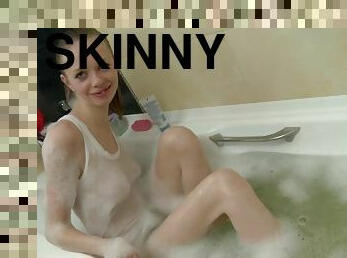 Skinny babe Bonnie loves exploring her body while in a bath