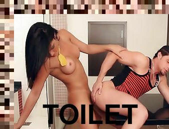 Brunette Beatriz Velmont ass hammering guy in the toilet