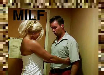 Horny MILF seduces the masseur