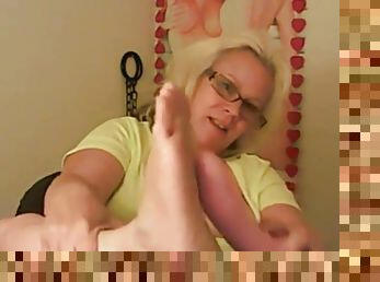 Platinum Blonde Anglo-Nordic MILF Big Western Feet JOI