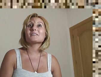 Blonde mature l wants his cum on her face
