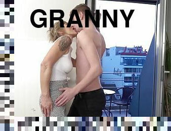 Beautiful granny sucks dick and gets her juicy pussy licked