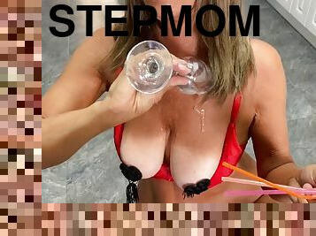 Stepmom swallows bukkake 4 days of cum loads