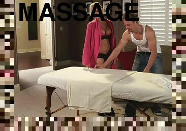 Jesse Jane gets a sensual massage then fucks her masseuse