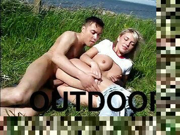 Astounding Willow Goes Really Hardcore With Tom Outdoors