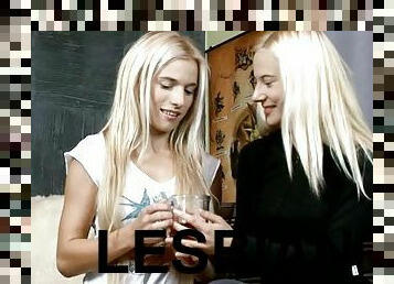 Two blonde bombshells finger-fucking each other's pussies