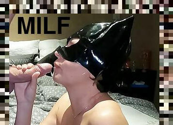 MILF Catwoman gets a huge facial