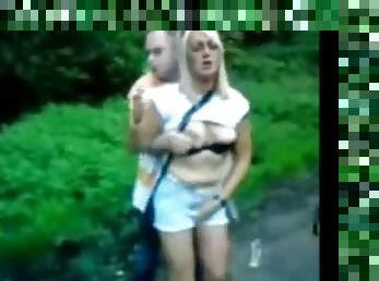 UK Partyslut Fucks In The Park