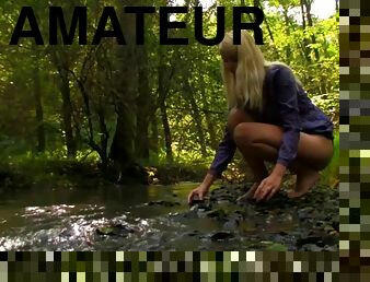 masturbation, en-plein-air, russe, maigre, amateur, ados, blonde, naturel, solo, forêt