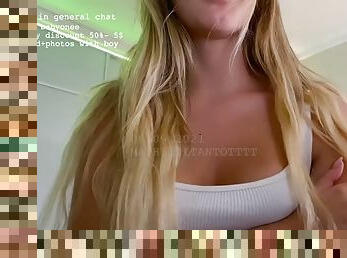 Amateur blonde teen solo dildo