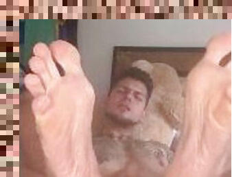Muscle Tattooed Guy With Fat Cock Play With My Feet BoyGym