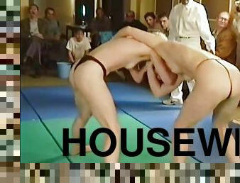 Topless housewives mat fight