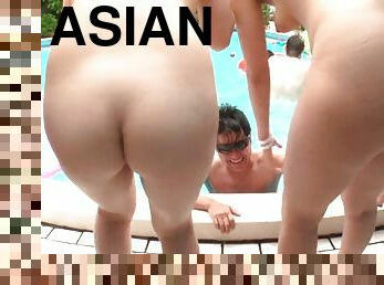 asiatique, trio, salope, piscine, sucer