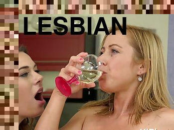 Two incredible lesbian crackers are here to do the pussy licking