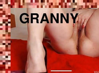 gros-nichons, masturbation, chatte-pussy, granny, belle-femme-ronde, européenne, euro, webcam, bout-a-bout, seins-flasques