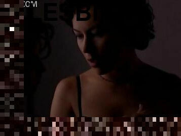 Stunning Babes Gina Gershon and Jennifer Tilly's Hot Lesbian Sex Scene