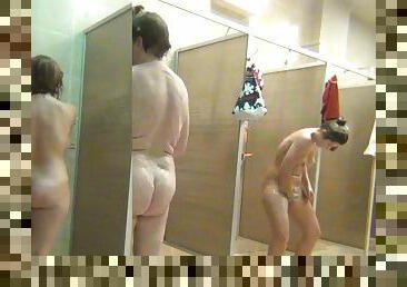 Hidden cam in the public woman shower